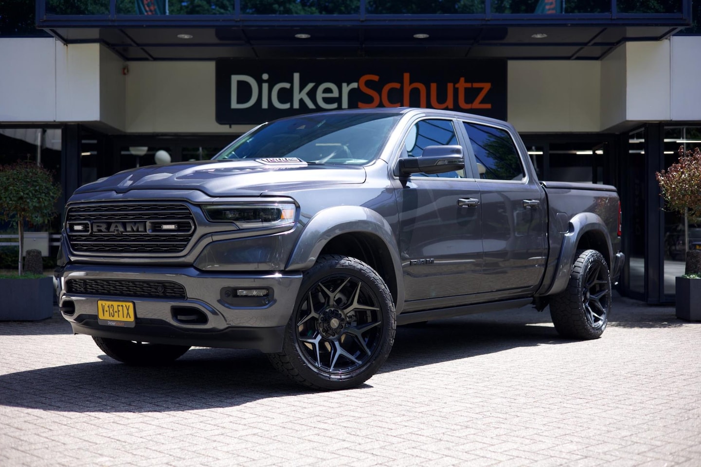 Dodge Ram 1500 - 5.7 V8 4x4 Crew Cab Limited Night Edition - AutoWereld.nl