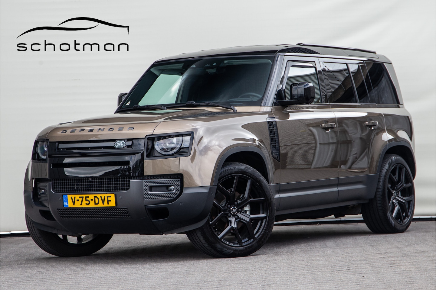 Land Rover Defender 110 - 3.0 D250 Grijs Kenteken, Luchtvering, Trekhaak, 22" 2024 - AutoWereld.nl