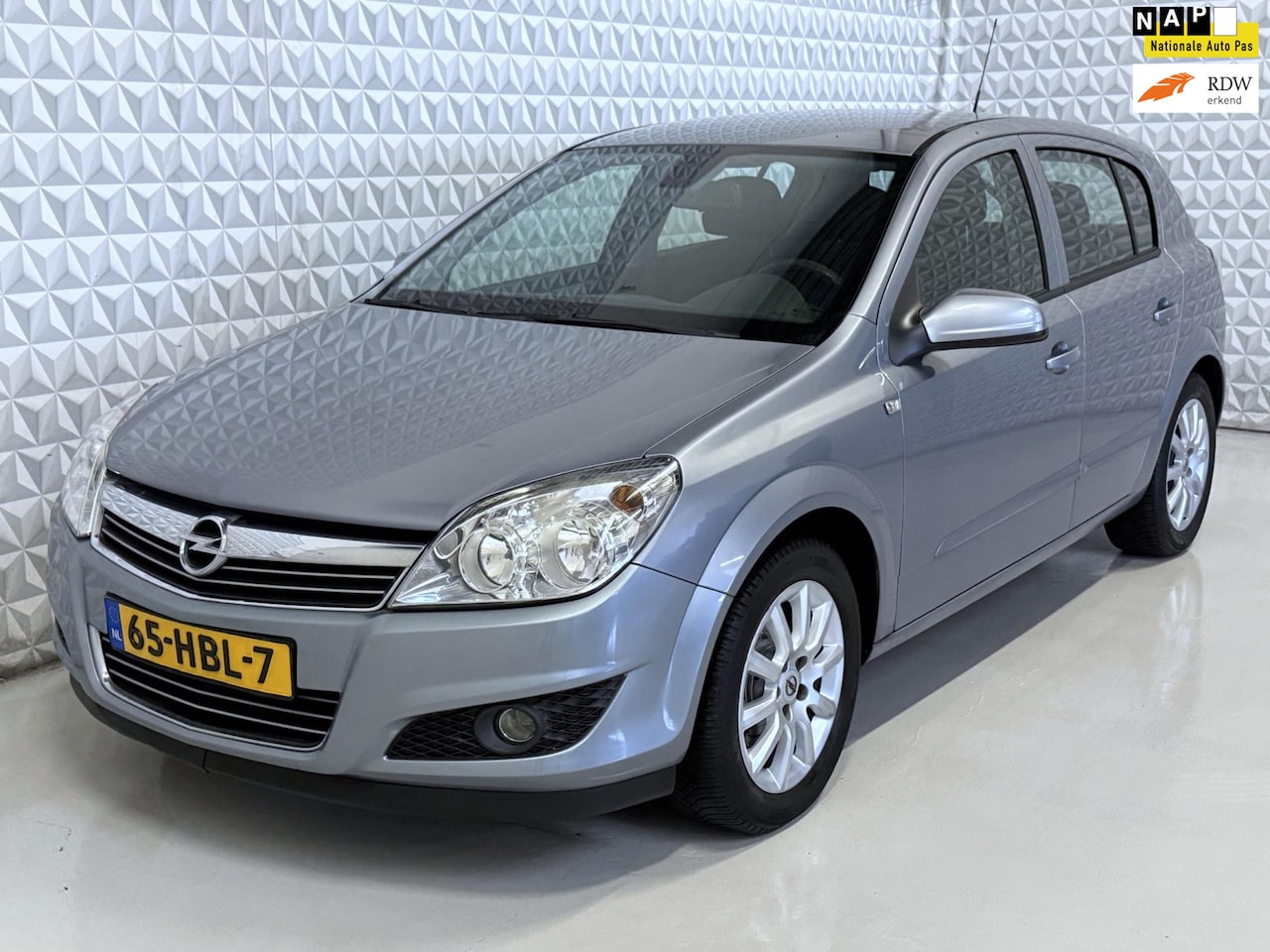 Opel Astra - 1.6 Temptation 5drs met opties! 166.000km (2008) - AutoWereld.nl