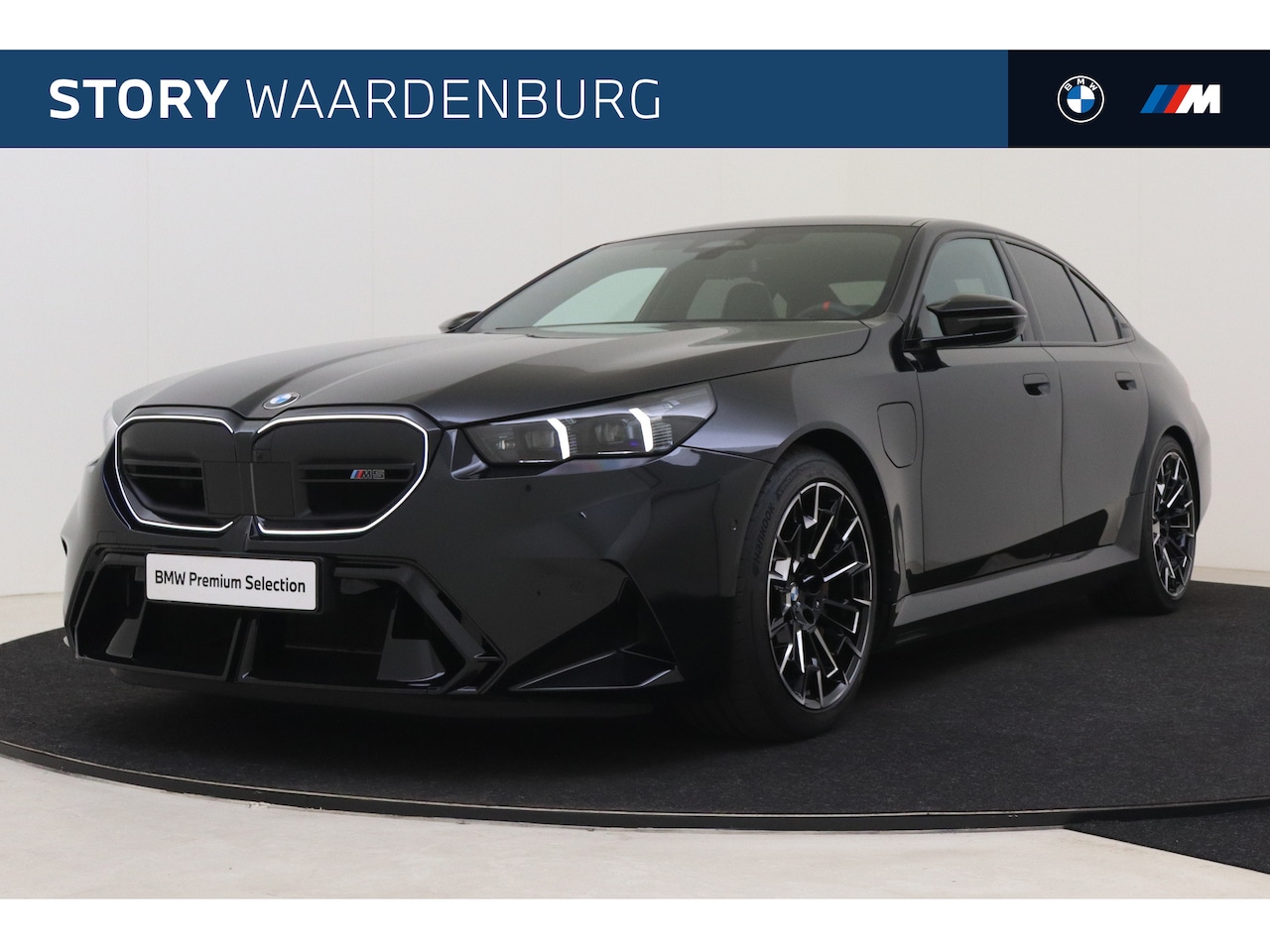 BMW M5 - 5 Serie Automaat / Panoramadak / Trekhaak / M Carbon-keramische remmen / Bowers & Wilkins - AutoWereld.nl