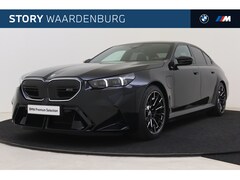 BMW M5 - 5 Serie Automaat / Panoramadak / Trekhaak / M Carbon-keramische remmen / Bowers & Wilkins