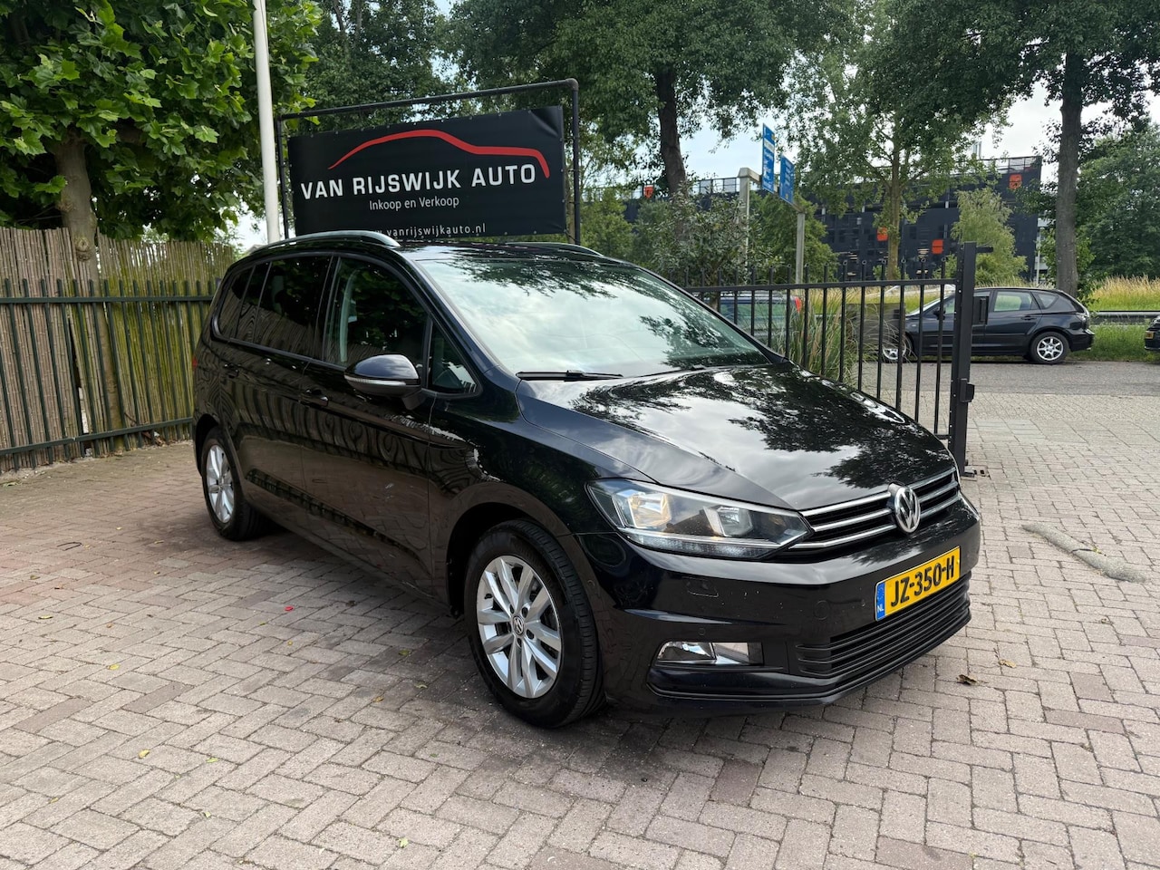 Volkswagen Touran - 1.6 TDI SCR Highline 7Pers Clima Stoelverw Nav Facelift - AutoWereld.nl