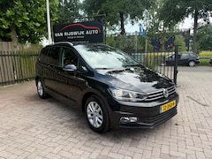 Volkswagen Touran - 1.6 TDI SCR Highline 7Pers Clima Stoelverw Nav Facelift