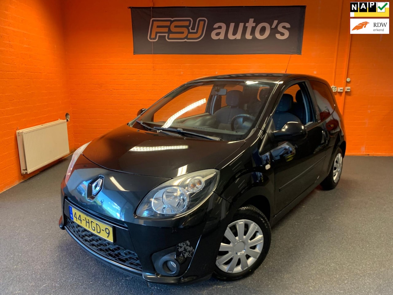 Renault Twingo - 1.2 / NIGHT & DAY / AIRCO / APK 06-03-2026!! - AutoWereld.nl