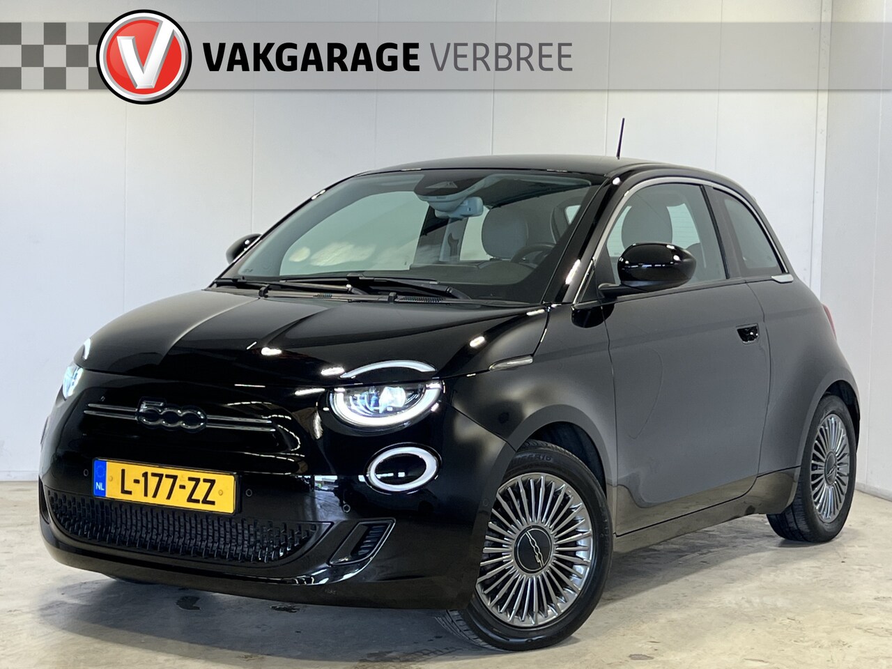 Fiat 500 - Icon 42 kWh | Achteruitrijcamera | Dodehoek assistent | Cruise control | Climate control | - AutoWereld.nl