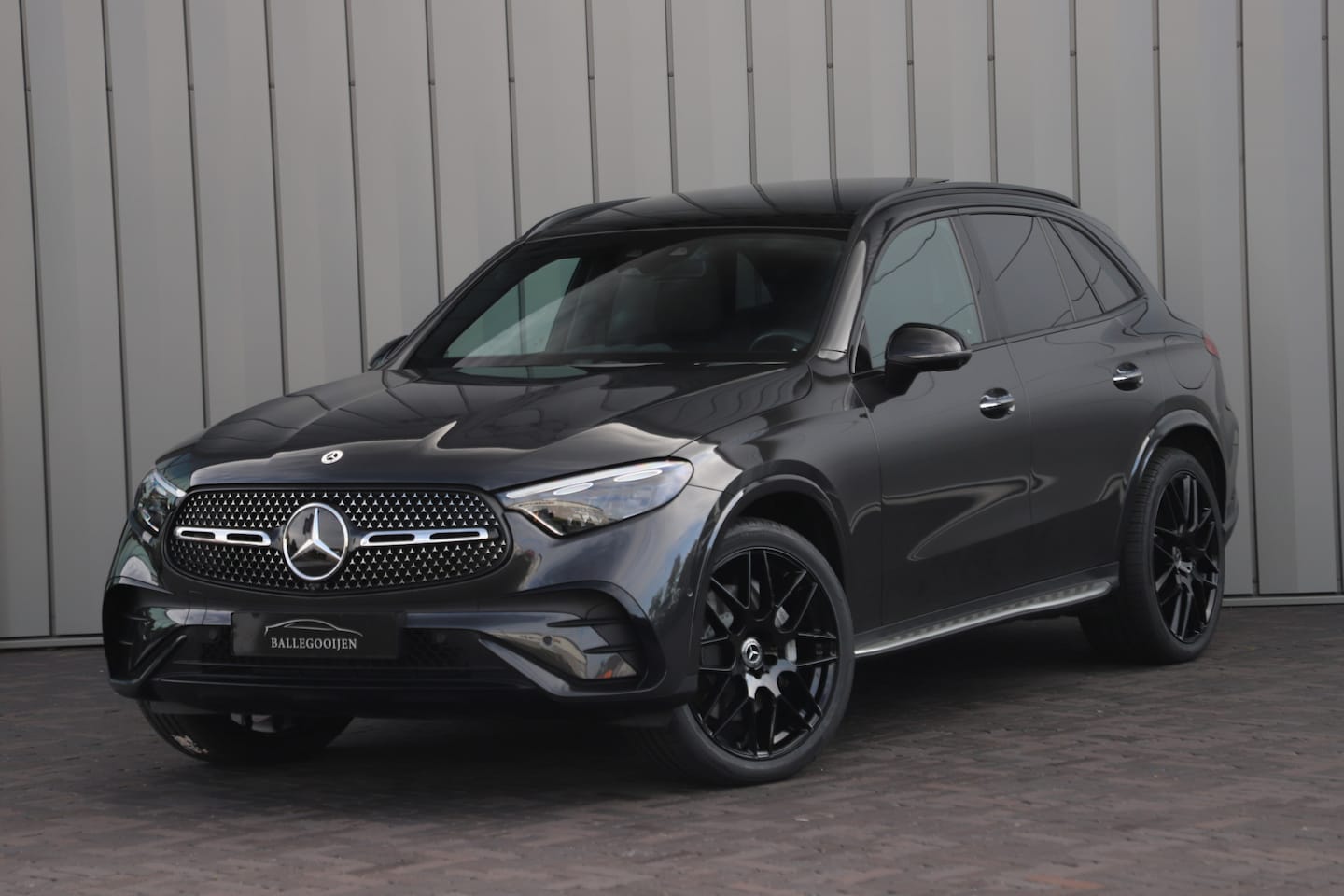 Mercedes-Benz GLC-klasse - 300e AMG 4-Matic | 313PK | Achterasbesturing | Luchtvering | Head-up | Massage | Keyles-go - AutoWereld.nl