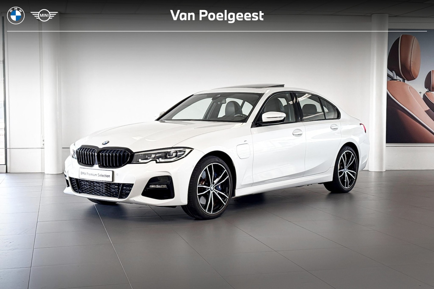 BMW 3-serie - 330e eDrive Edition | M Sport | Glazen Schuif-/kanteldak | Stoelverwarming | Head-up Displ - AutoWereld.nl