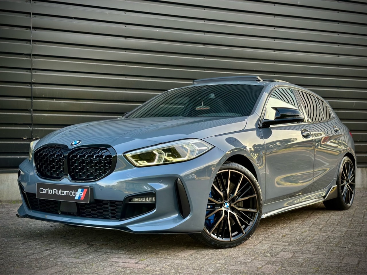 BMW 1-serie - 118i M135 M-PERF. PANO|SCHAALSTOEL|HUD|H/K|CAMERA - AutoWereld.nl
