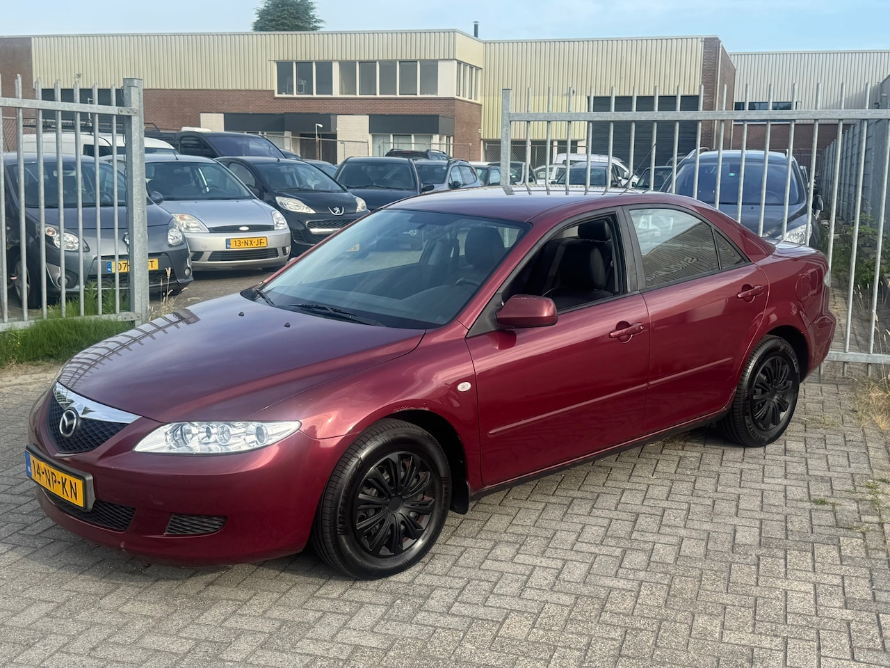 Mazda 6 - 1.8i Exclusive 120PK! Vol leer l Airco l Cruise l Trekhaak l Stoelverwarming l MTF-stuur! - AutoWereld.nl