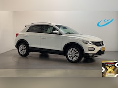 Volkswagen T-Roc - 1.0 TSI 116pk Style Navigatie Camera Parkeersensoren Climate Control