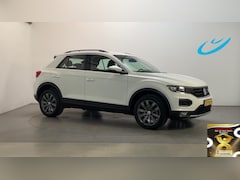 Volkswagen T-Roc - 1.5 TSI 150pk DSG Style Navigatie Parkeersensoren DAB+ App-Connect