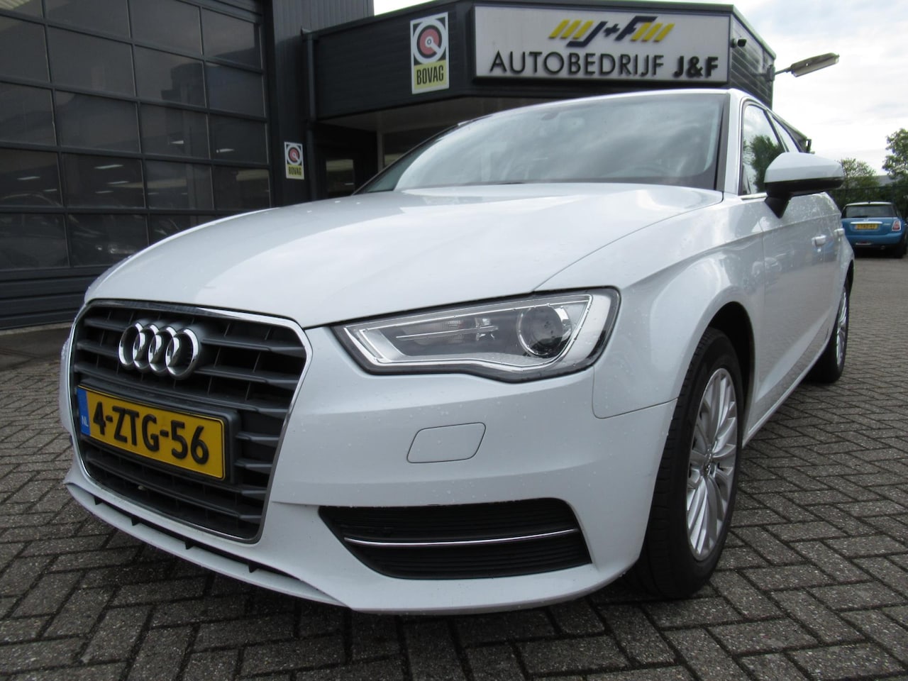 Audi A3 Sportback - 1.4 TFSI Ambiente Pro Line plus / AUTOMAAT / NAV / PDC / Stoelverw. / Trekhaak - AutoWereld.nl