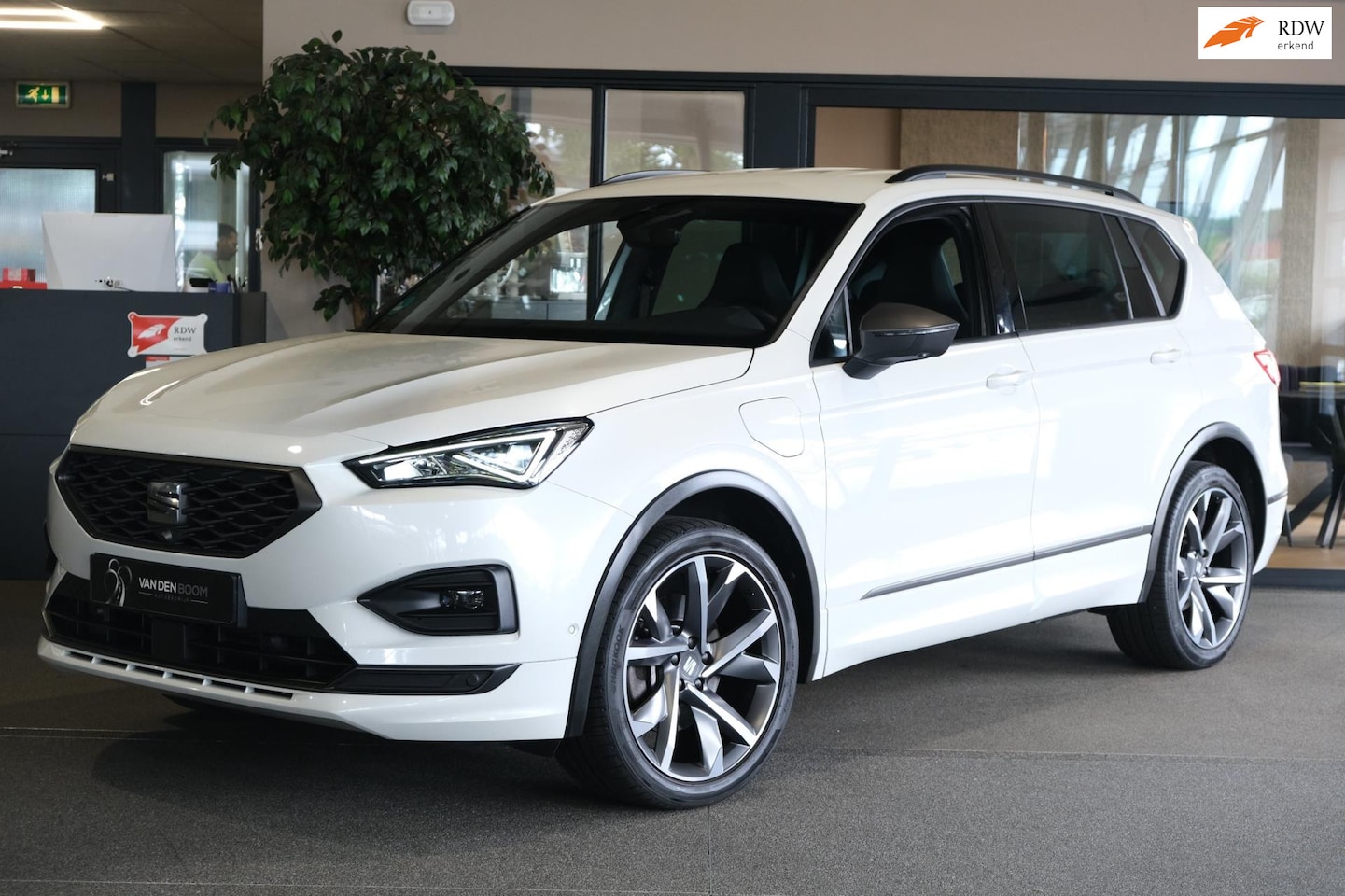 Seat Tarraco - 1.4 TSI e-Hybrid PHEV FR 245PK Trekhaak 360Cam Led Navi - AutoWereld.nl