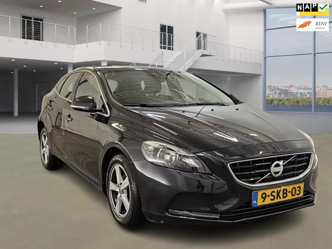 Volvo V40 - 1.6 D2 Momentum EXPORT - AutoWereld.nl