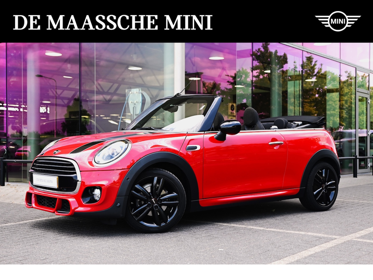 MINI Cabrio - Cooper JCW Automaat / Achteruitrijcamera / Comfort Access / Stoelverwarming / JCW Sport st - AutoWereld.nl
