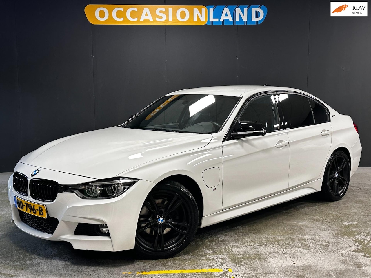 BMW 3-serie - 330e Centennial Executive|M-Sport|ALCANTARA|LED|KEYLESS|CRUISE|LED|18''| - AutoWereld.nl