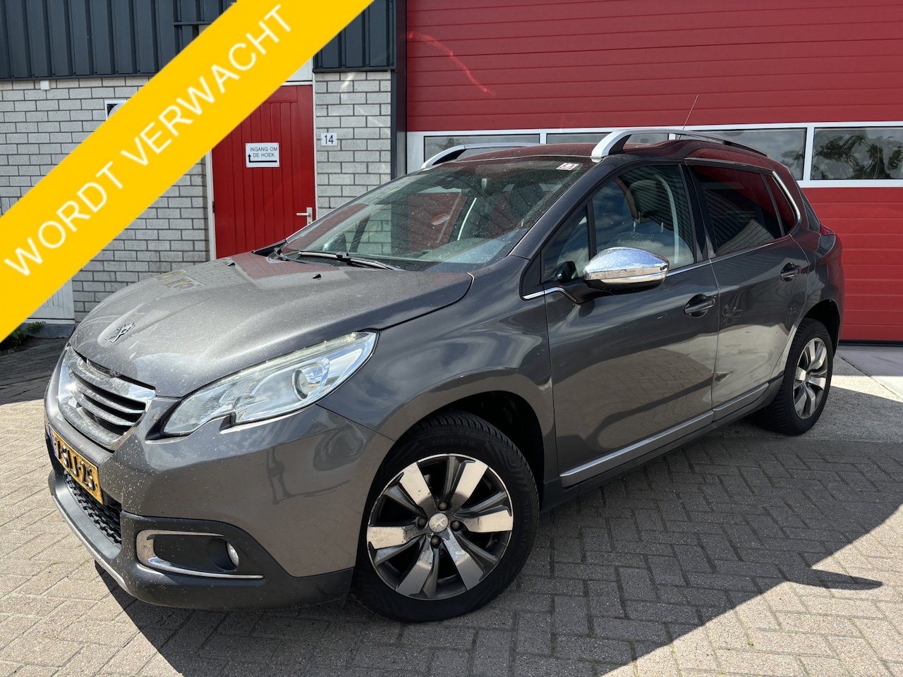 Peugeot 2008 - 1.6 e-HDi Allure AUTOMAAT / TREKHAAK / PANORAMADAK / NAVI / CLIMA / PDC / BLUETOOTH / CRUI - AutoWereld.nl