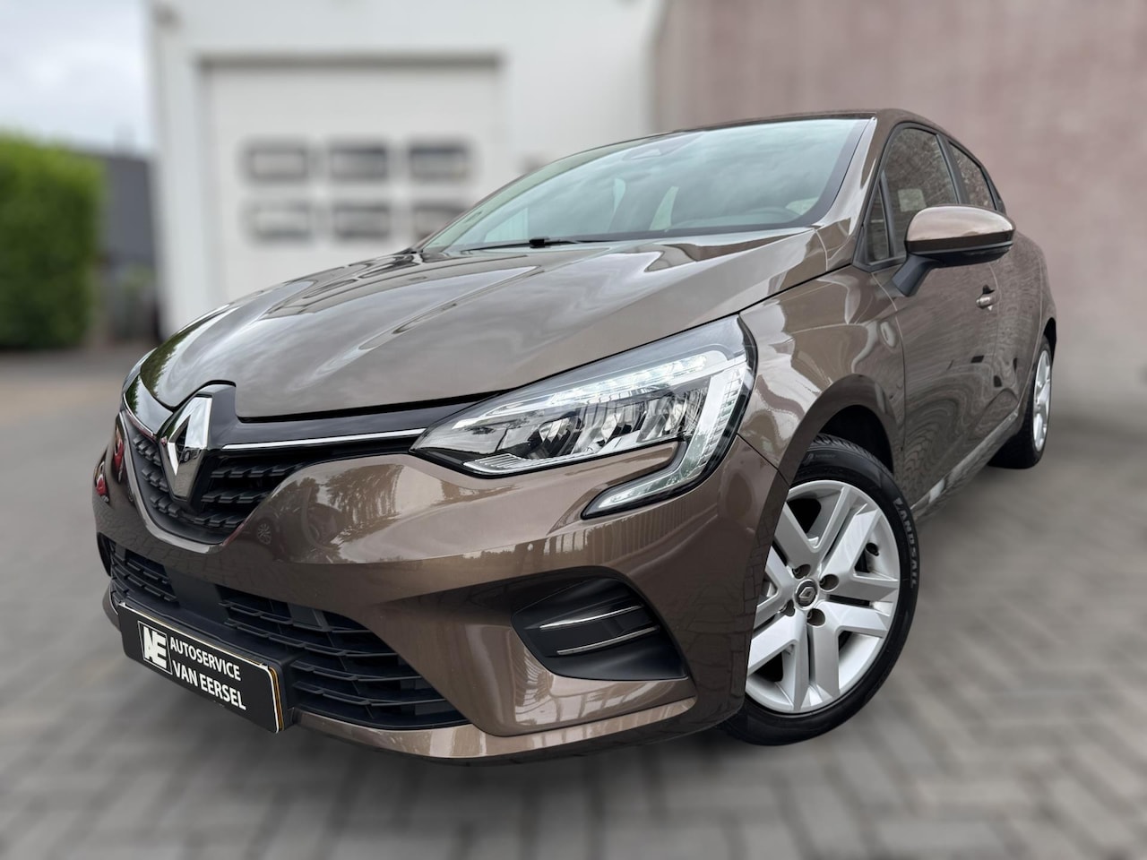 Renault Clio - 1.0 TCe Zen NL AUTO / 4-SEIZOENENBANDEN / NAVI / CRUISE / PARKEERSENSOREN ACHTER / CARPLAY - AutoWereld.nl