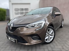Renault Clio - 1.0 TCe Zen NL AUTO / 4-SEIZOENENBANDEN / NAVI / CRUISE / PARKEERSENSOREN ACHTER / CARPLAY