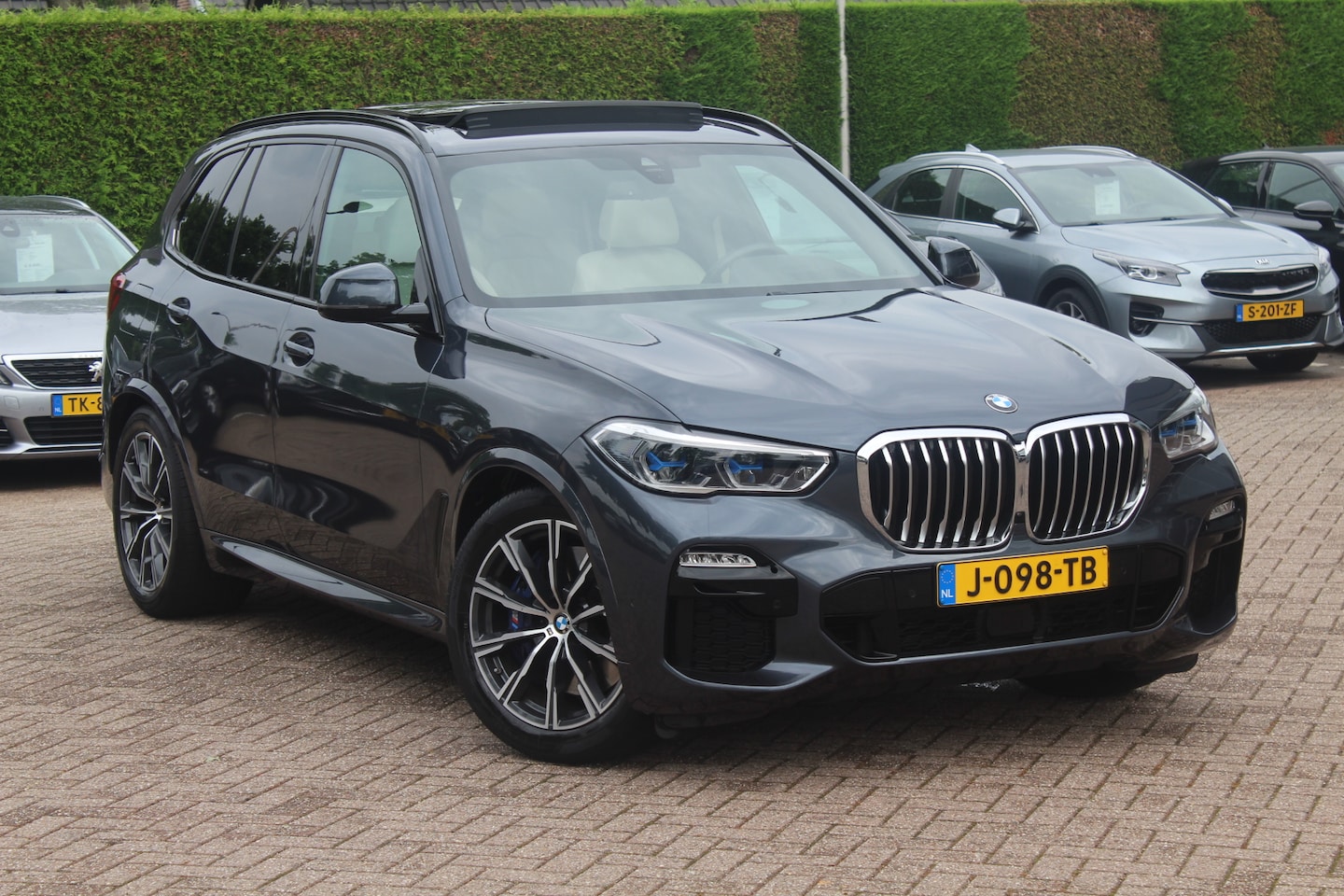 BMW X5 - xDrive30d High Exe. 7p. M Sport / Trekhaak / Panoramadak / Camera / Head-up / Softclose / - AutoWereld.nl
