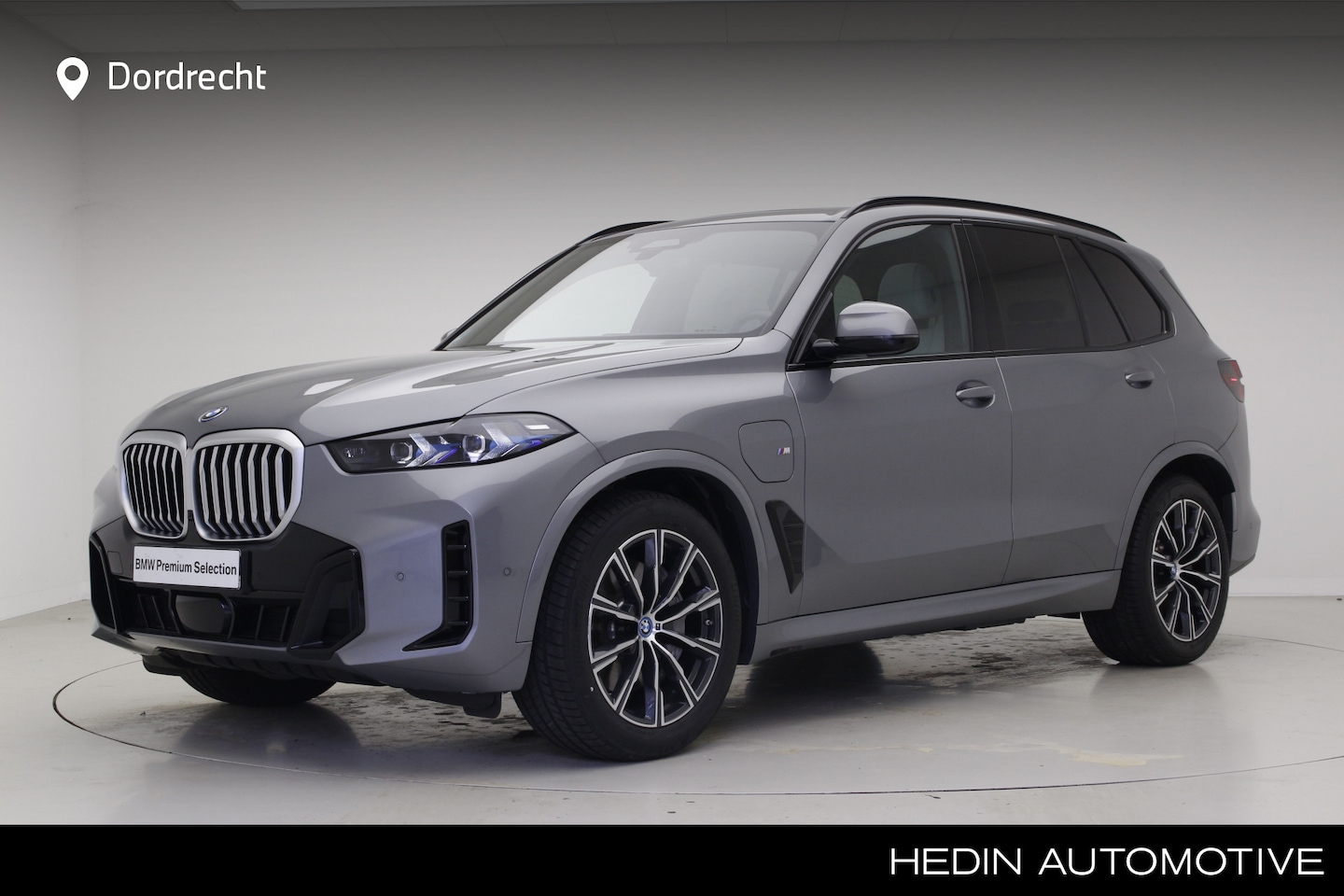 BMW X5 - xDrive50e M-Sport | Panorama | Trekhaak | Soft Close | Harman Kardon | Driv. Ass. Pro | Lu - AutoWereld.nl