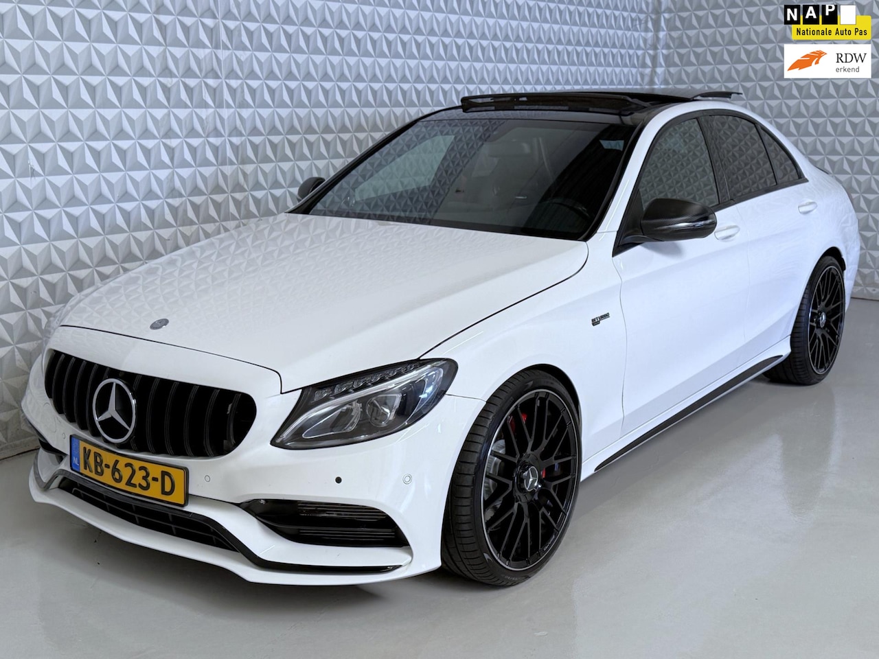 Mercedes-Benz C-klasse - 450 AMG 4MATIC C43 Schaalstoelen / PANO (2015) - AutoWereld.nl