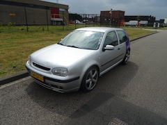 Volkswagen Golf - 1.6-16V Trendline