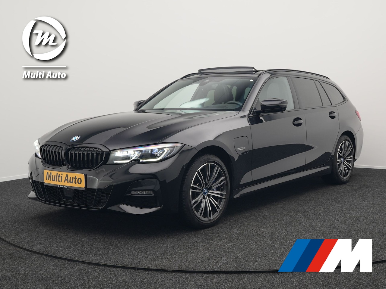 BMW 3-serie Touring - 330e xDrive M Sport Plug In Hybrid 293pk Dealer O.H PHEV | Panodak | Trekhaak af Fabriek | - AutoWereld.nl