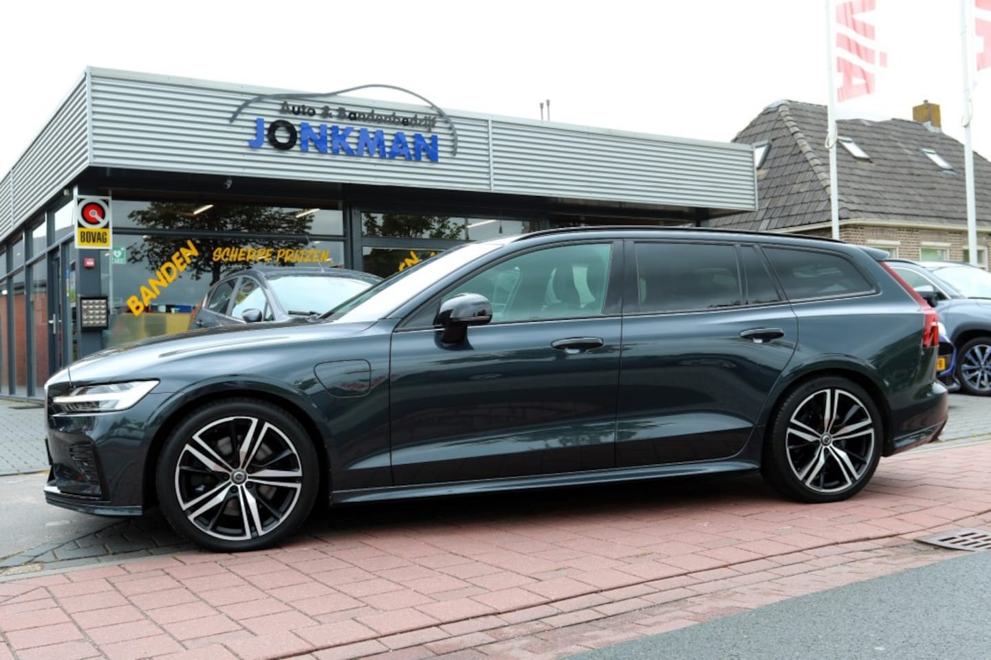Volvo V60 - 2.0 T8 TE AWD R-DES. TREKHAAK 12MND Garantie - AutoWereld.nl