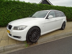 BMW 3-serie - 320I HIGH EXECUTIVE-Navi-Pdc-Cruise-Verw stoel-Media app-Blth