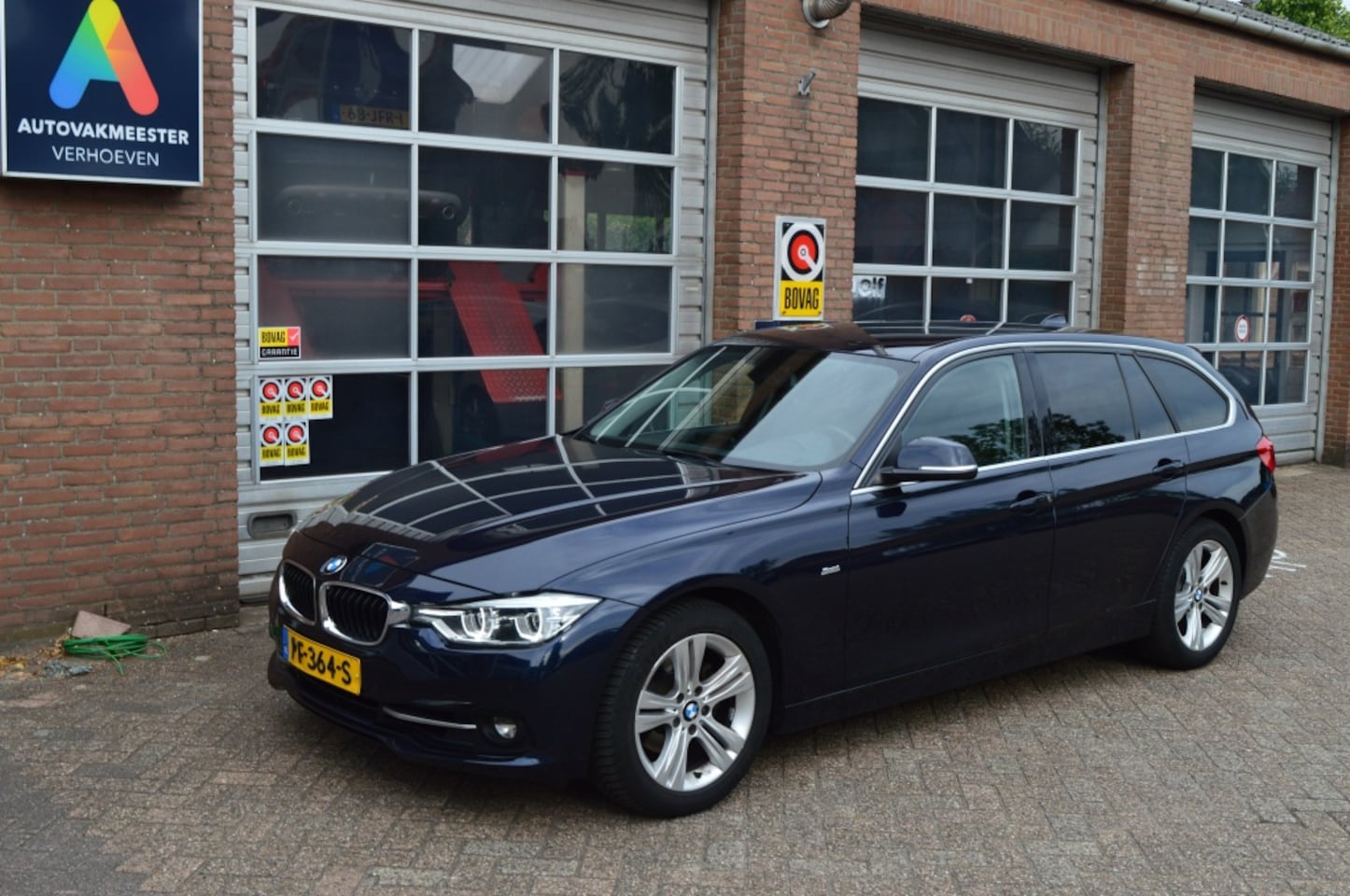 BMW 3-serie Touring - Pdc, Navigatie, St 320i Corp L Hi Ex - AutoWereld.nl