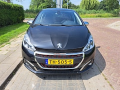 Peugeot 208 - 1.2 PureTech GT-Line PEUGEOT 208 GT LINE / PANO / 74D KM