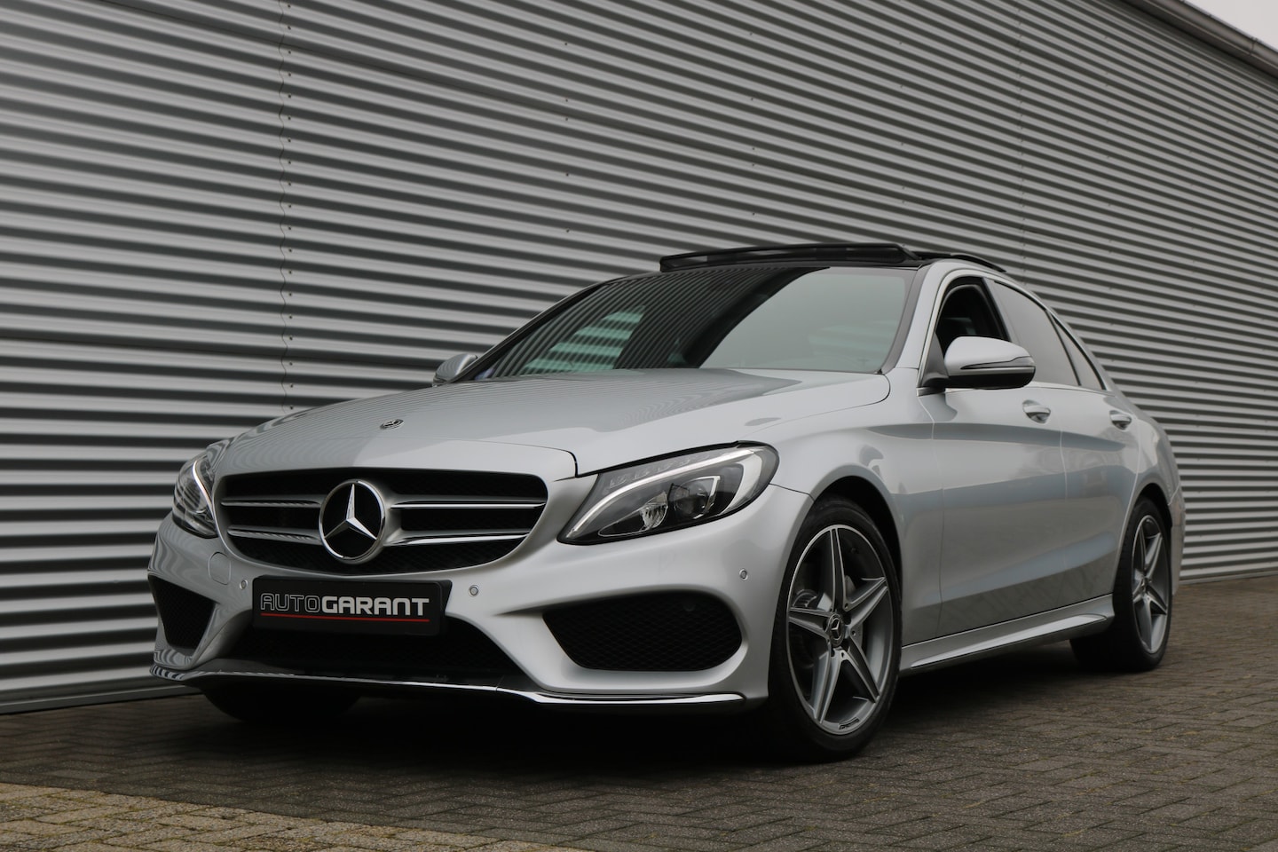 Mercedes-Benz C-klasse - 180 AMG Pakket Aut (Orig NL! NAP! Panoramadak Sportleder Navi/Camera Full-Led 18InchAMG Pr - AutoWereld.nl