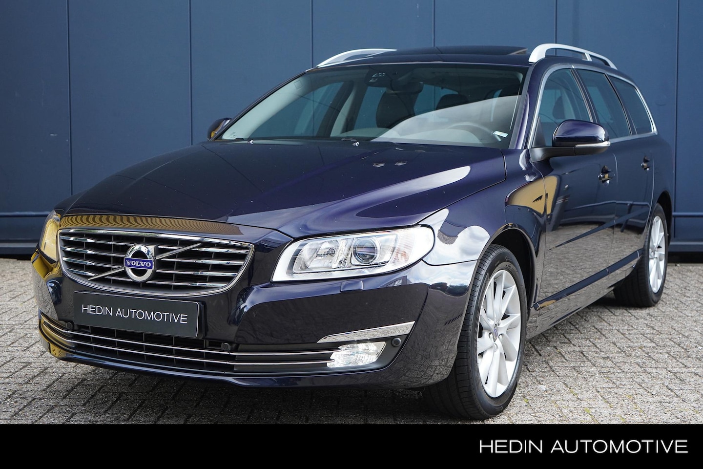 Volvo V70 - 2.0 T4 Polar+ | Panoramadak | Memory seats | Lederen bekleding | Trekhaak | Park Assist - AutoWereld.nl