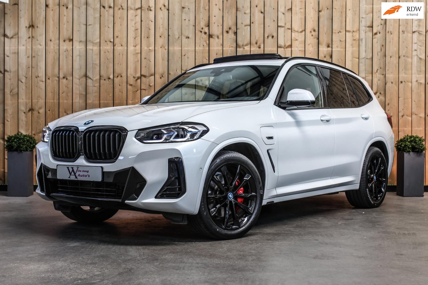 BMW X3 - XDrive30e M-Sport *Pano*M-Stoelen*360 Camera*Keyless*Head-Up* - AutoWereld.nl