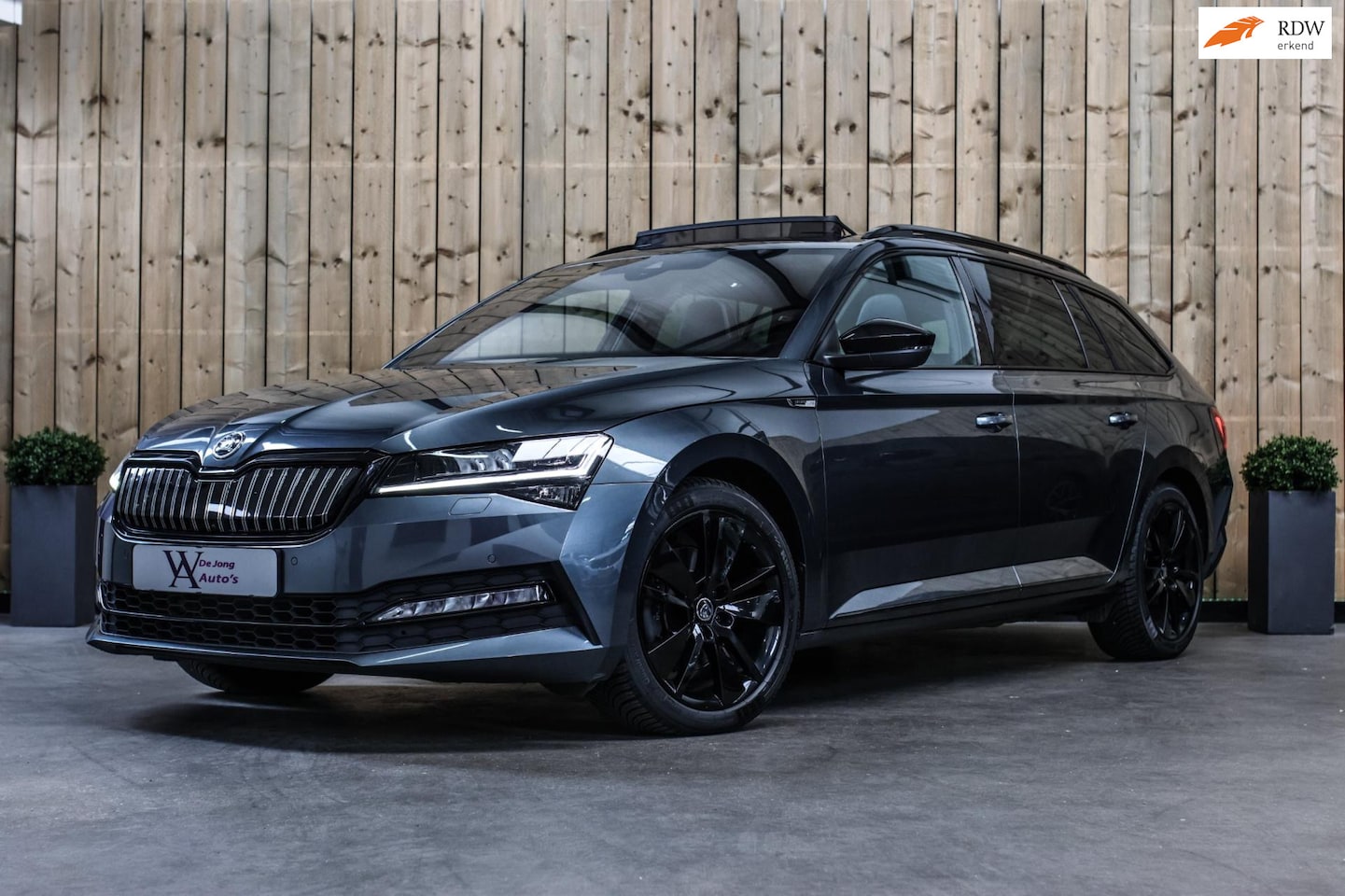 Skoda Superb Combi - 1.4 TSI iV Sportline *Pano*360 Camera*Memory*Virtual* - AutoWereld.nl
