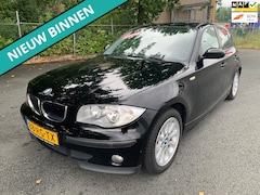 BMW 1-serie - 118i ZEER NETTE AUTO RIJDT EN SCHAKELT TOP