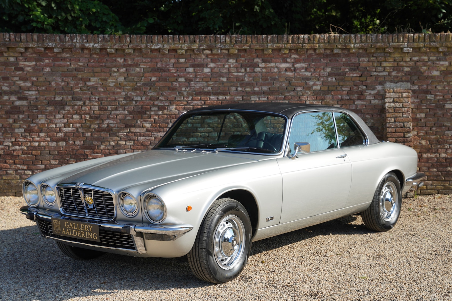 Jaguar XJ - XJ6 Coupe 4.2 Litre "Manual transmission with overdrive" One of 388 LHD Coupe's manufactur - AutoWereld.nl
