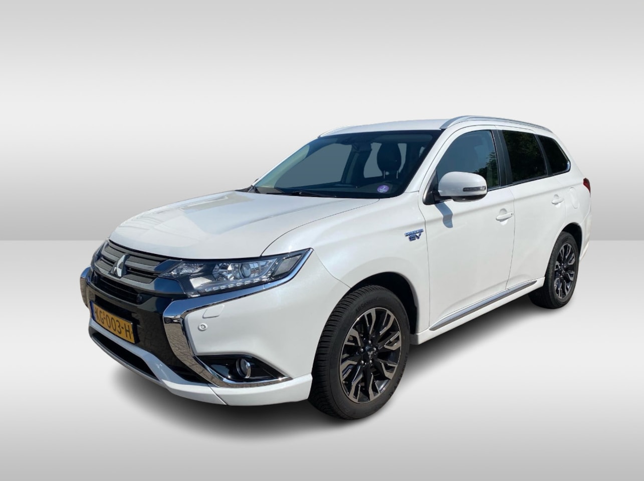 Mitsubishi Outlander - 2.0 PHEV Executive Edition / Trekhaak / Camera / Leder&Alcantara / Navigatie / Cruise Cont - AutoWereld.nl