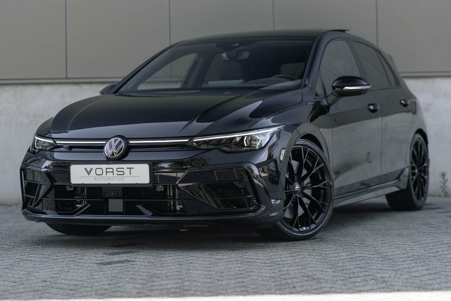 Volkswagen Golf - 2.0 TSI 4Motion R Perf Akra 360 Pano Black - AutoWereld.nl