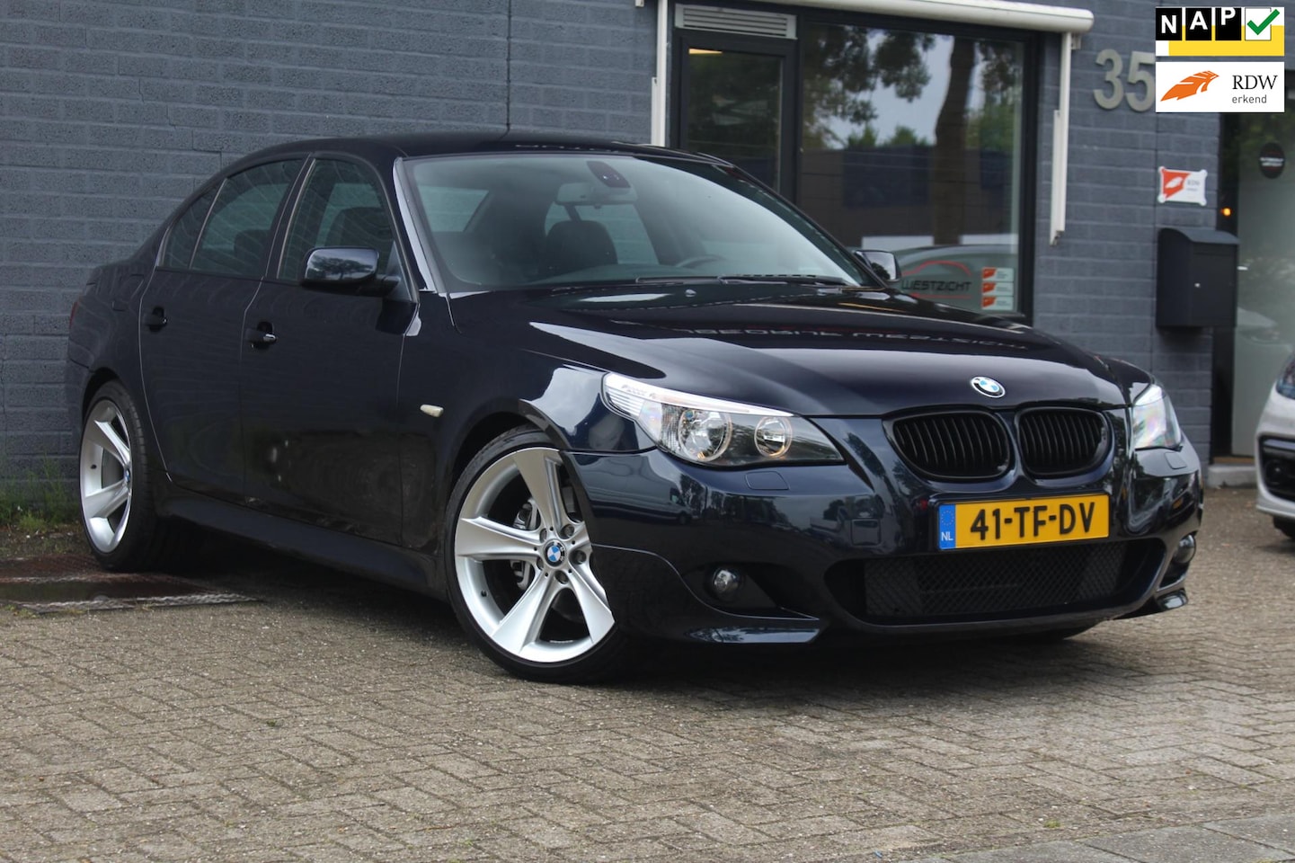 BMW 5-serie - 525i 218pk M-pakket, Leder, Pdc, NAP - AutoWereld.nl