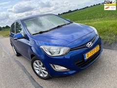 Hyundai i20 - 1.2i i-Deal / 2014 met nap