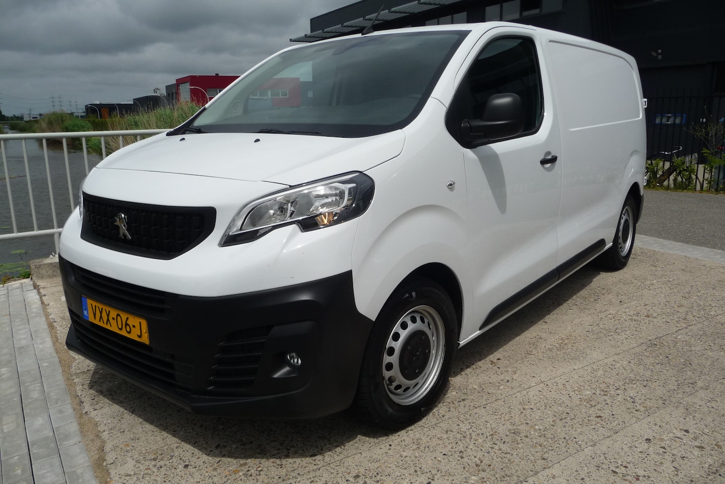 Peugeot Expert - 1.5 BlueHDI 120 pk S&S L2 trekhaak Navi, carplay - AutoWereld.nl