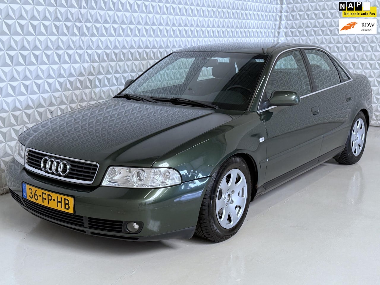 Audi A4 Limousine - 1.9 TDI Advance in keurig nette staat! (2000) - AutoWereld.nl