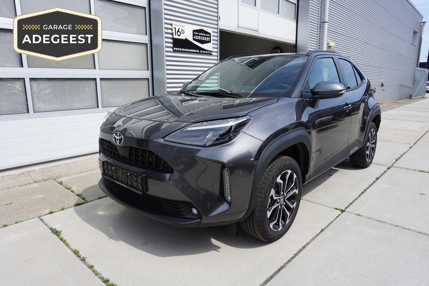 Toyota Yaris Cross - 1.5 Hybrid 115 Business Plus |Navi|Carplay|PDC V+A|Dodehoek|Camera|Stoel en stuurverwarmin - AutoWereld.nl