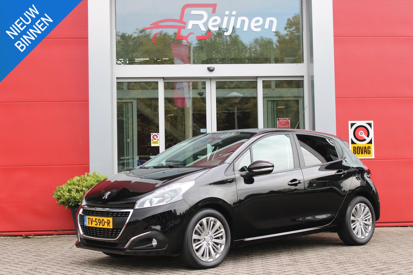 Peugeot 208 - 1.2 110PK AUTOMAAT SIGNATURE | NAVIGATIE | APPLE CARPLAY/ANDROID AUTO | ACHTERUITRIJ CAMER - AutoWereld.nl