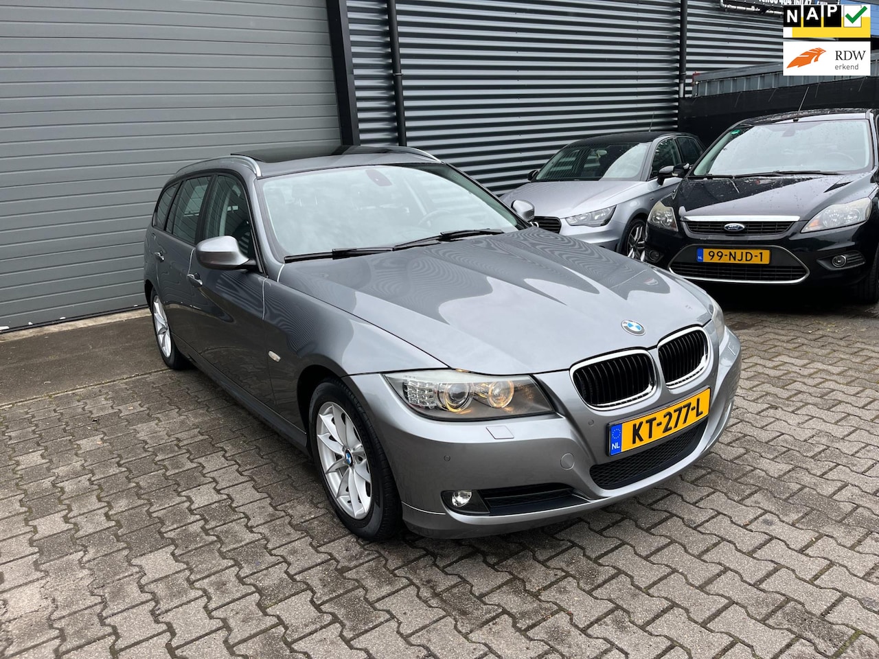 BMW 3-serie Touring - 320i High Executive PANORAMA/TREKHAAK/LEDER - AutoWereld.nl