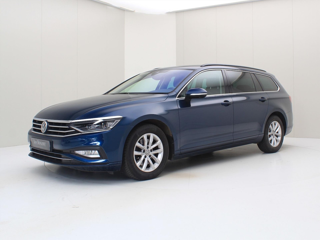 Volkswagen Passat Variant - 1.5 TSI 150PK DSG7 [ AREA VIEW+CARPLAY+STOELVERWARMING+LED+TREKHAAK+PDC ] - AutoWereld.nl