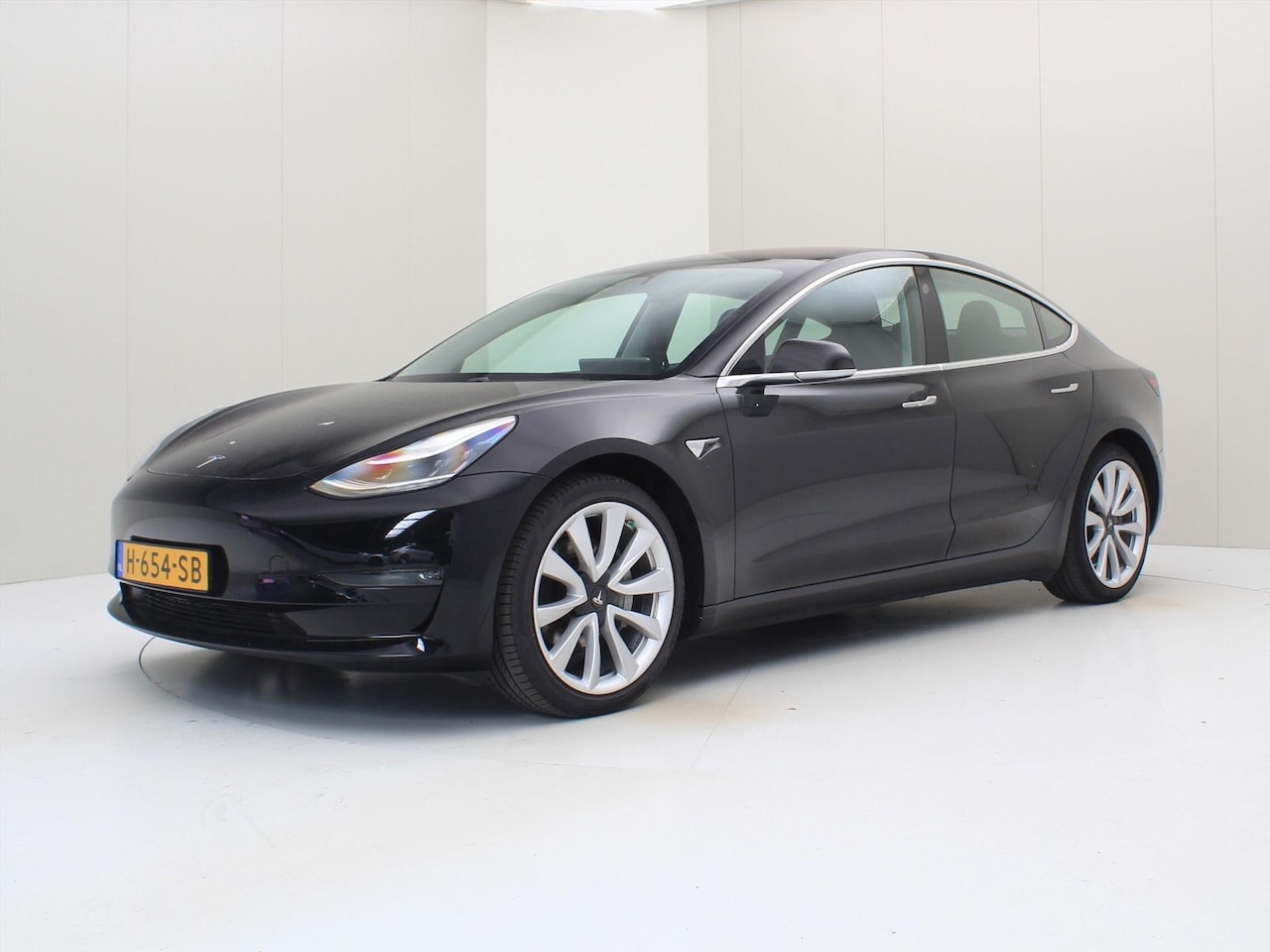 Tesla Model 3 - Long-Range AWD 351pk 75 kWh [ AUTOPILOT+19'' LMV+620KM WLTP+PREMIUM AUDIO ] - AutoWereld.nl