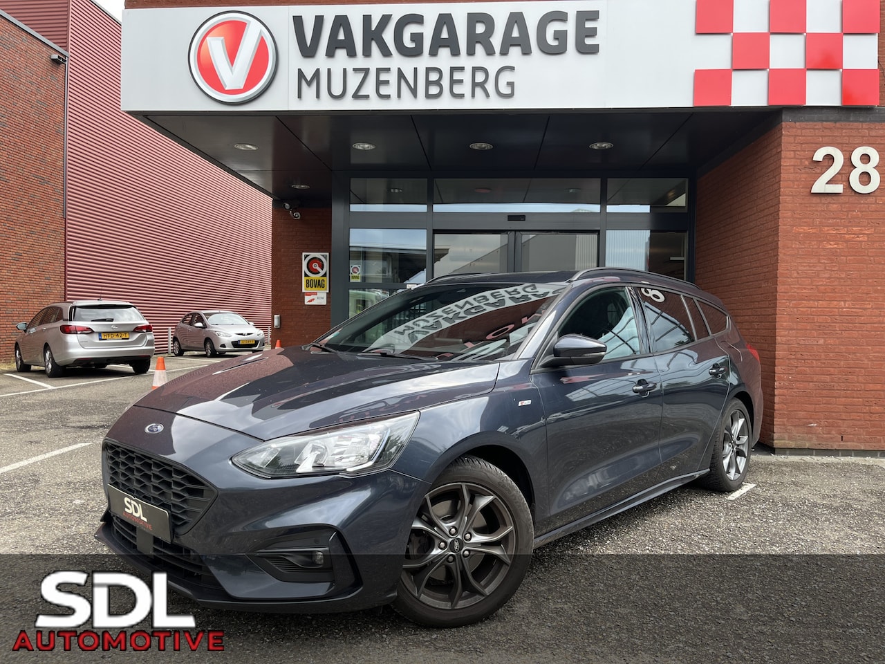 Ford Focus - 1.0 EcoBoost ST-Line // LED // KEYLESS // B&O SOUND // NAVI+CARPLAY // CAMERA+SENSOREN // - AutoWereld.nl